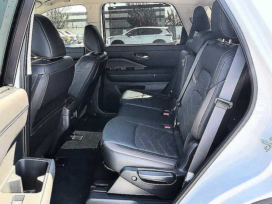 Certified 2025 Nissan Pathfinder Platinum AWD/4WD image 19