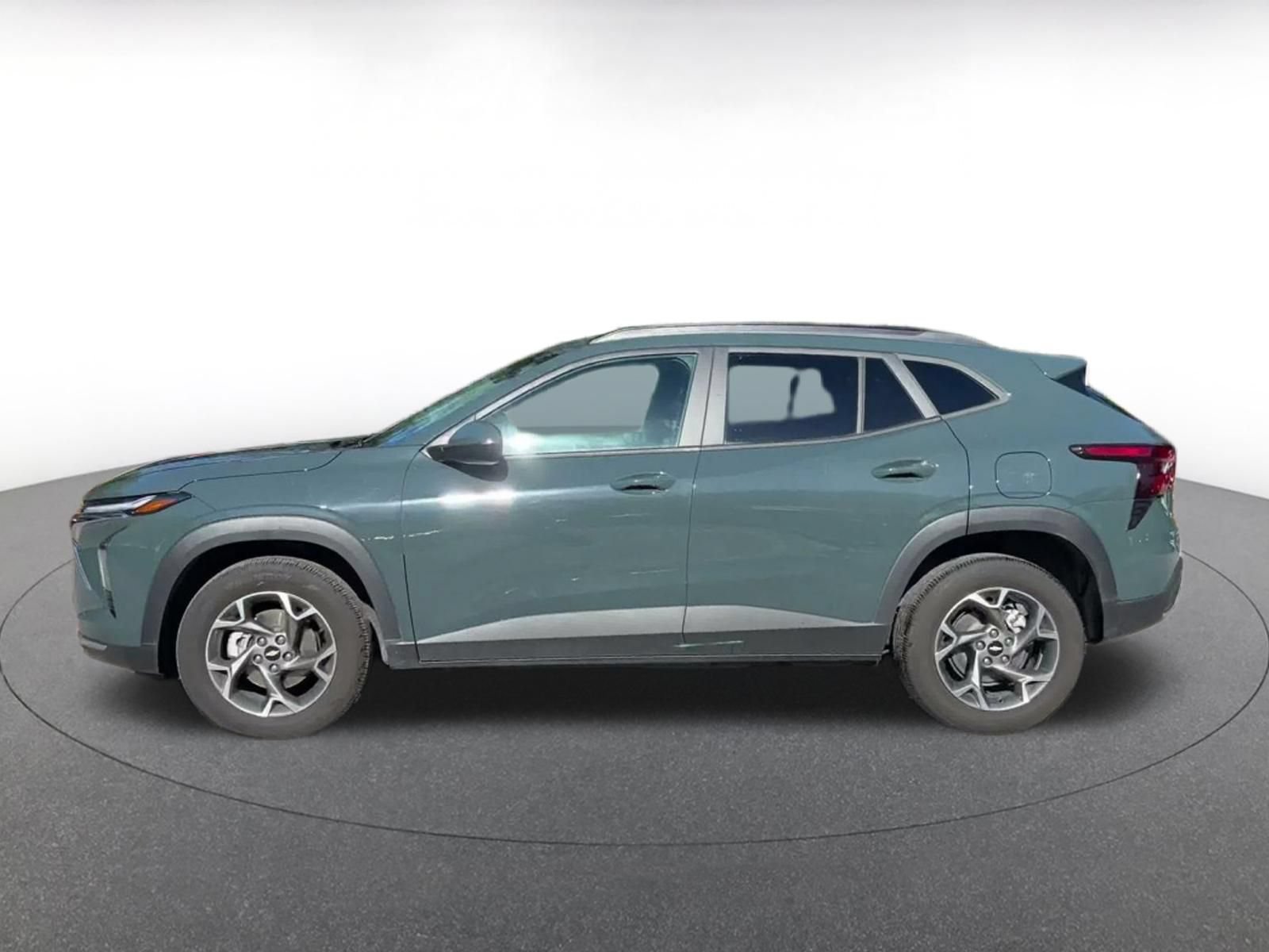 Used 2025 Chevrolet Trax LT FWD image 8