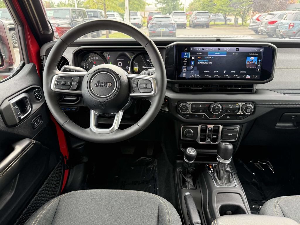 Used 2025 Jeep Wrangler Unlimited Sahara AWD/4WD image 18