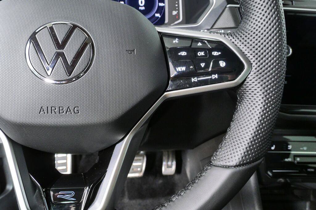 Used 2024 Volkswagen Tiguan SEL R-Line AWD/4WD image 11