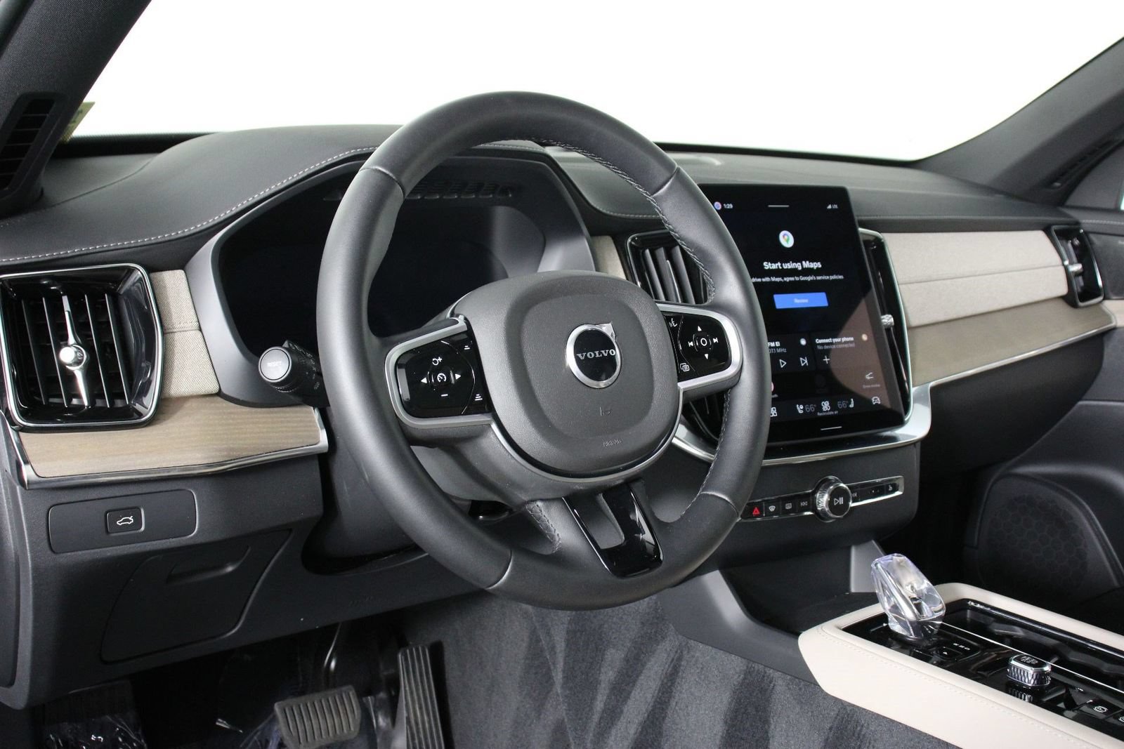 Certified 2026 Volvo XC90 B6 Plus w/ Protection Package Premier AWD/4WD image 14