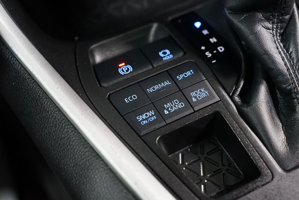 Certified 2022 Toyota RAV4 LE image 21