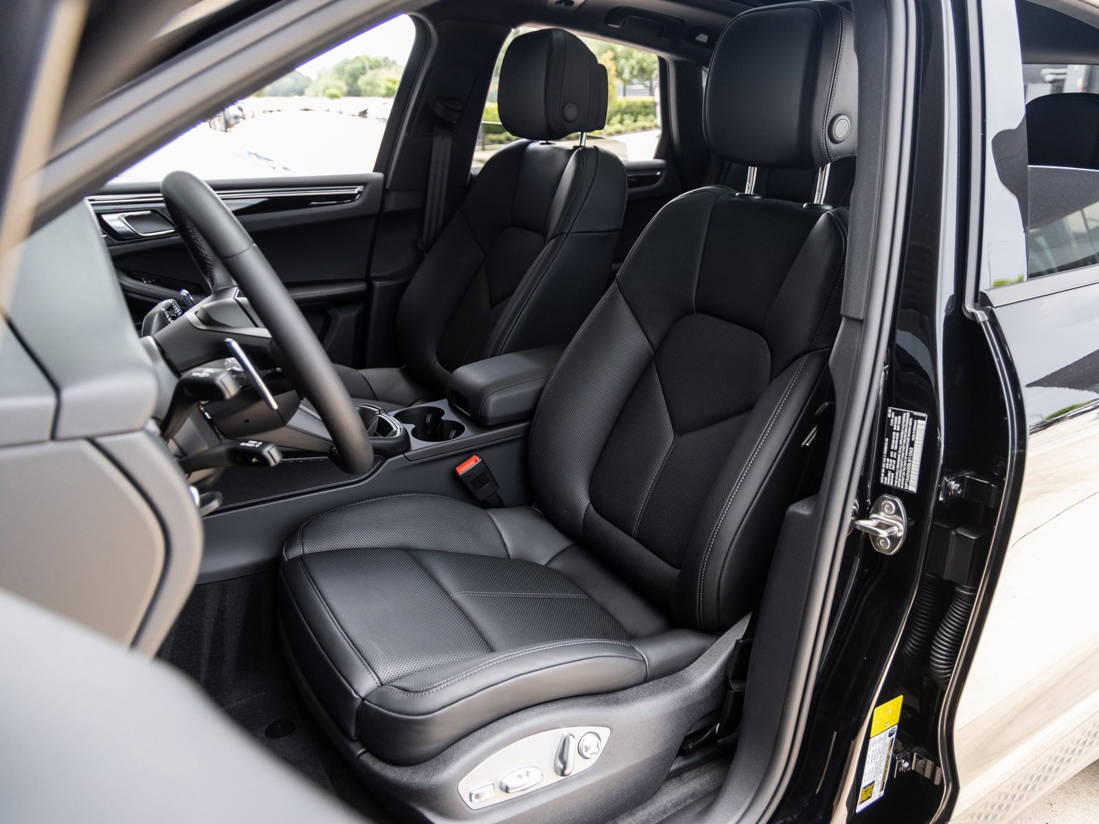 Used 2025 Porsche Macan image 5