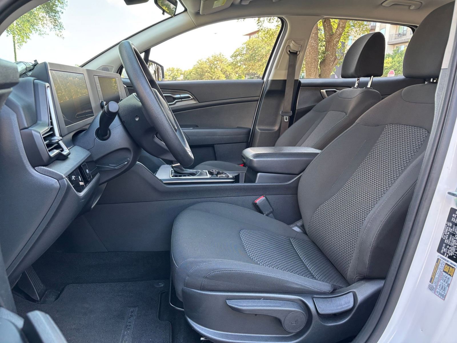 Used 2025 Kia Sportage LX FWD image 22