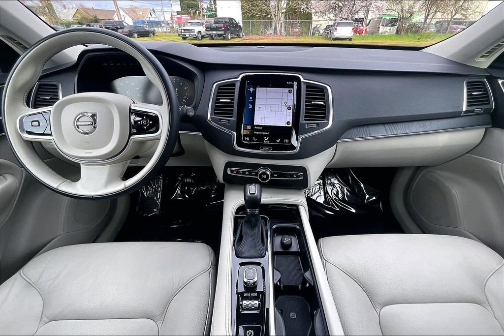 Used 2020 Volvo XC90 T5 Momentum w/ Protection Package Premier image 16