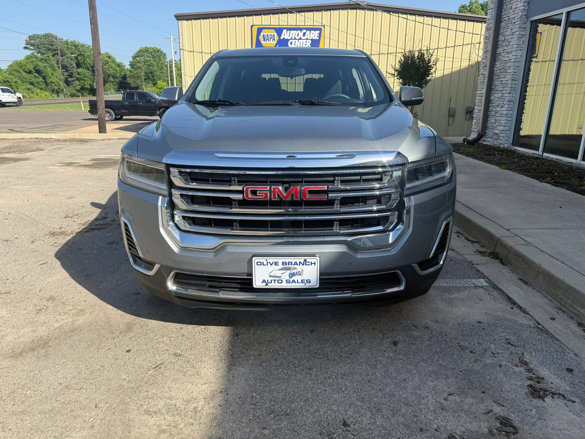 Used 2023 GMC Acadia SLE FWD image 3