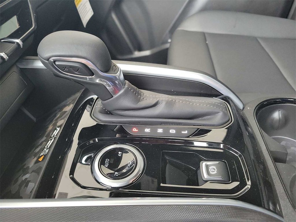 New 2024 Chevrolet Colorado LT w/ LT Convenience Package III image 16