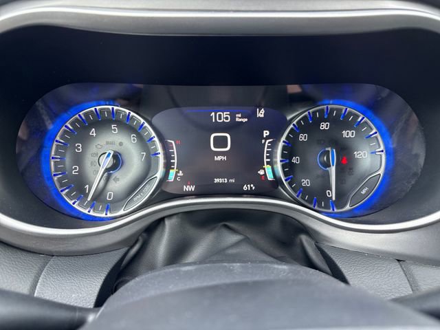 Used 2025 Chrysler Pacifica Select image 21