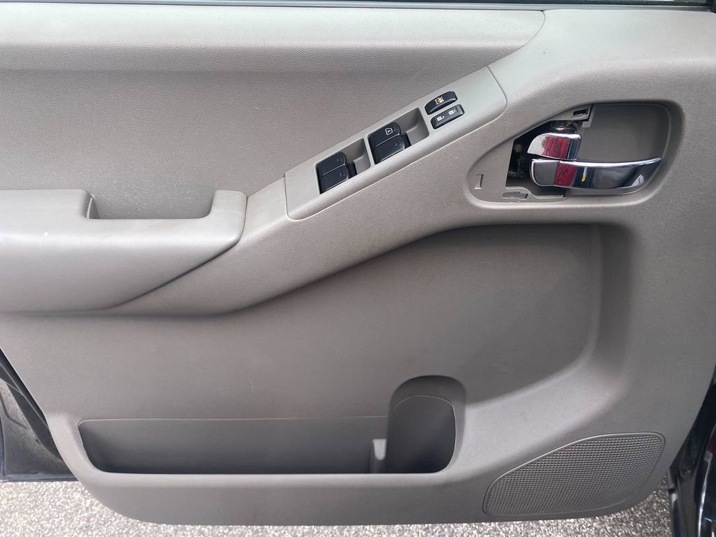 Used 2014 Nissan Frontier SV w/ SV Value Truck Package image 11