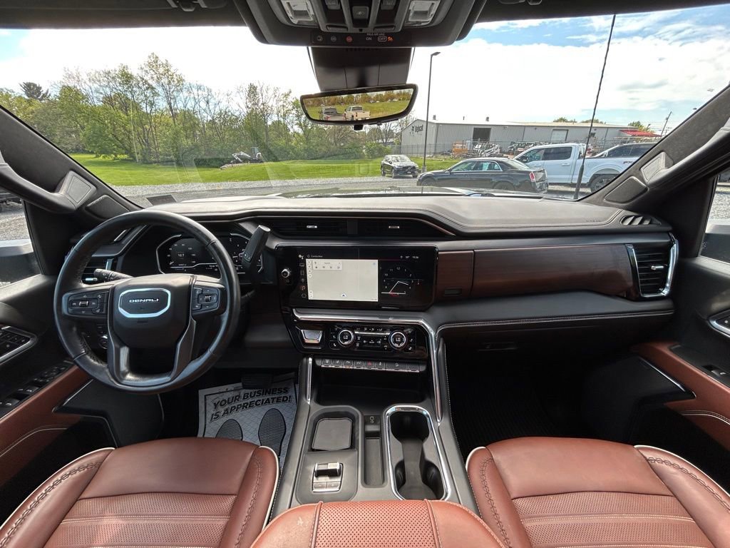 Used 2024 GMC Sierra 2500 Denali Ultimate AWD/4WD image 3