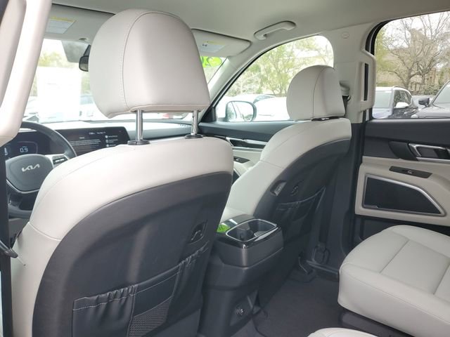 Used 2024 Kia Telluride S image 8