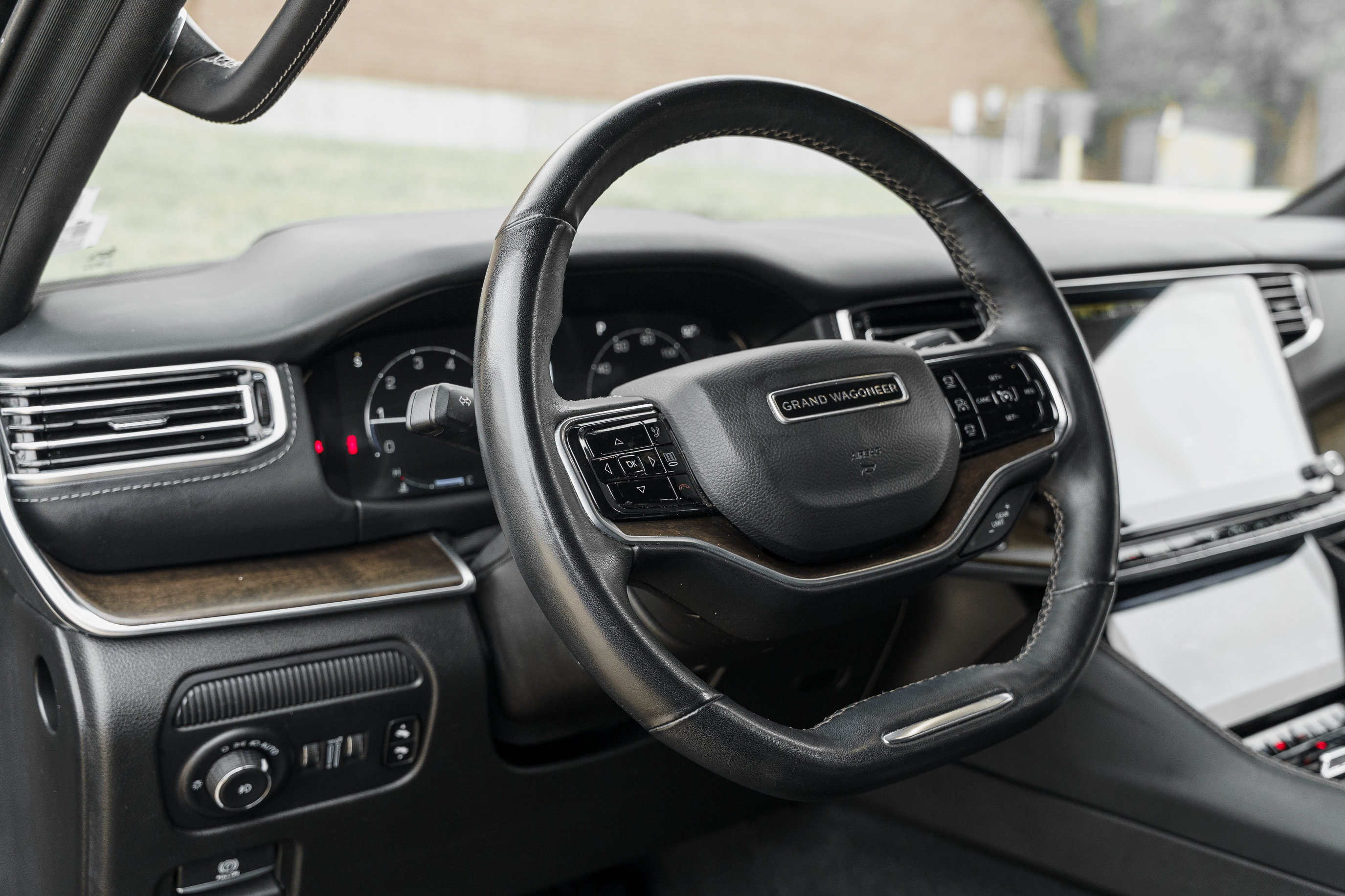 Used 2024 Jeep Grand Wagoneer L 4WD image 10