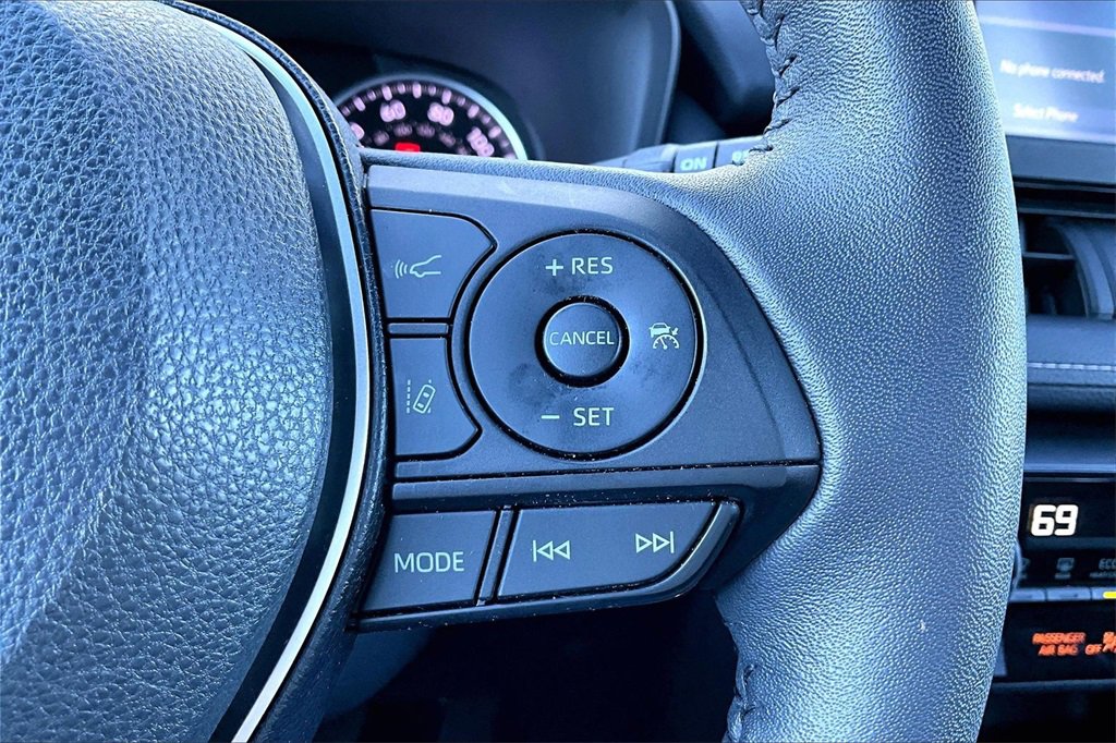 Used 2022 Toyota RAV4 XLE image 17