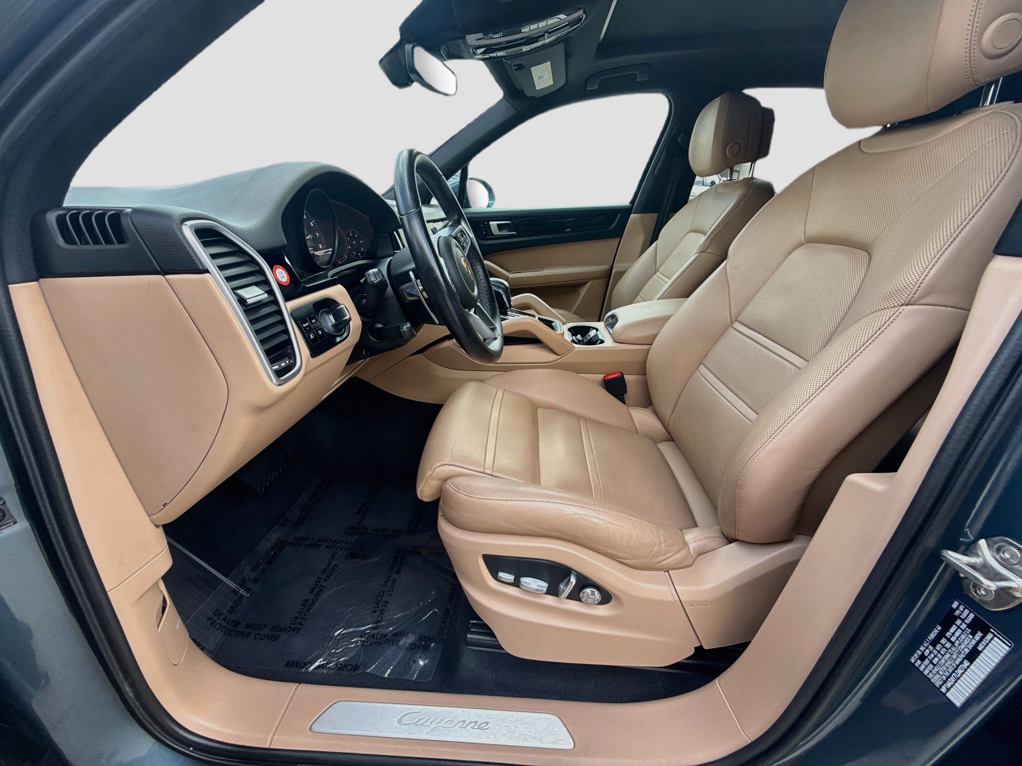 Used 2020 Porsche Cayenne w/ Premium Package AWD/4WD image 17