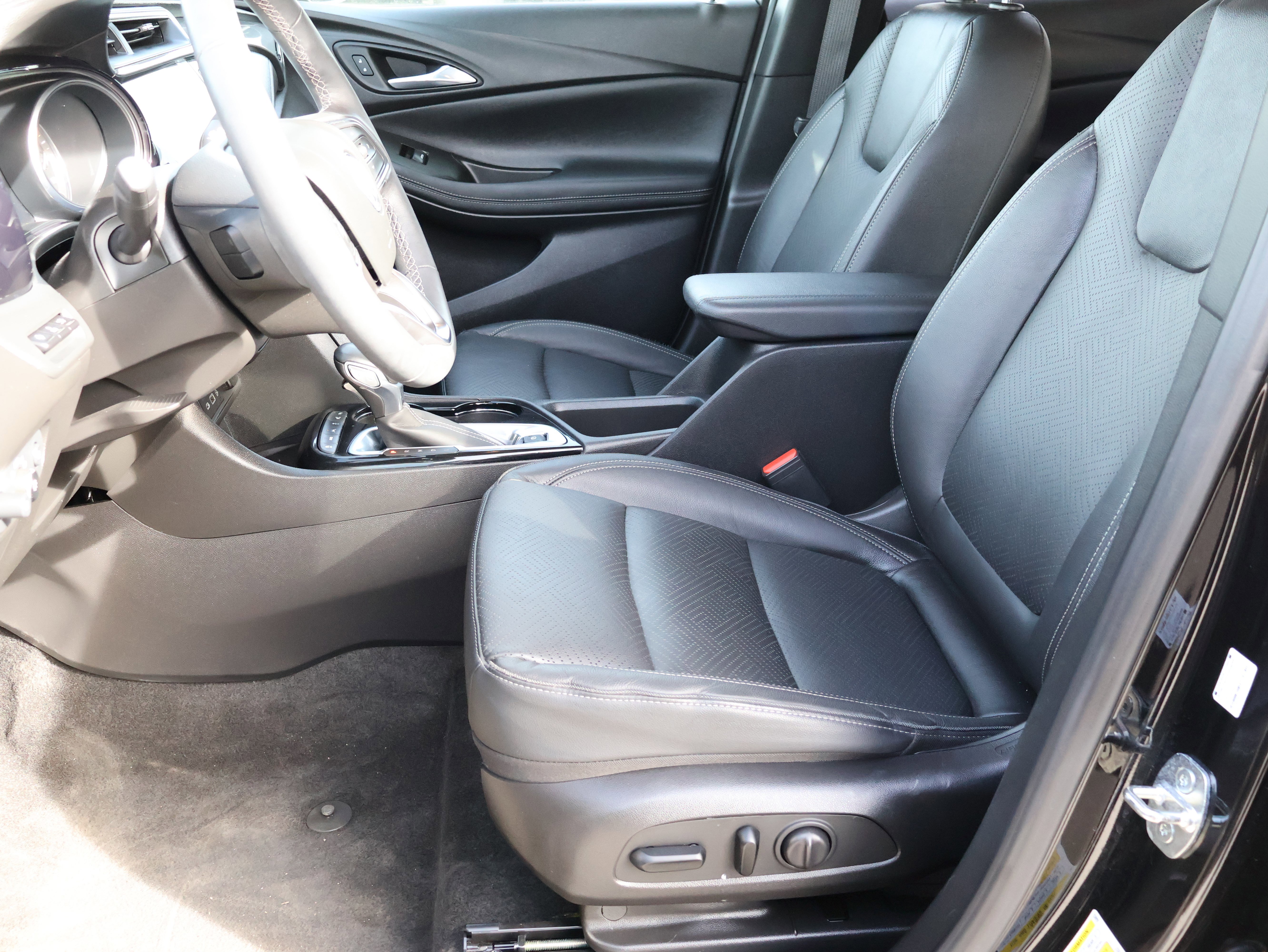 Used 2022 Buick Encore GX Essence w/ Advanced Technology Package image 39