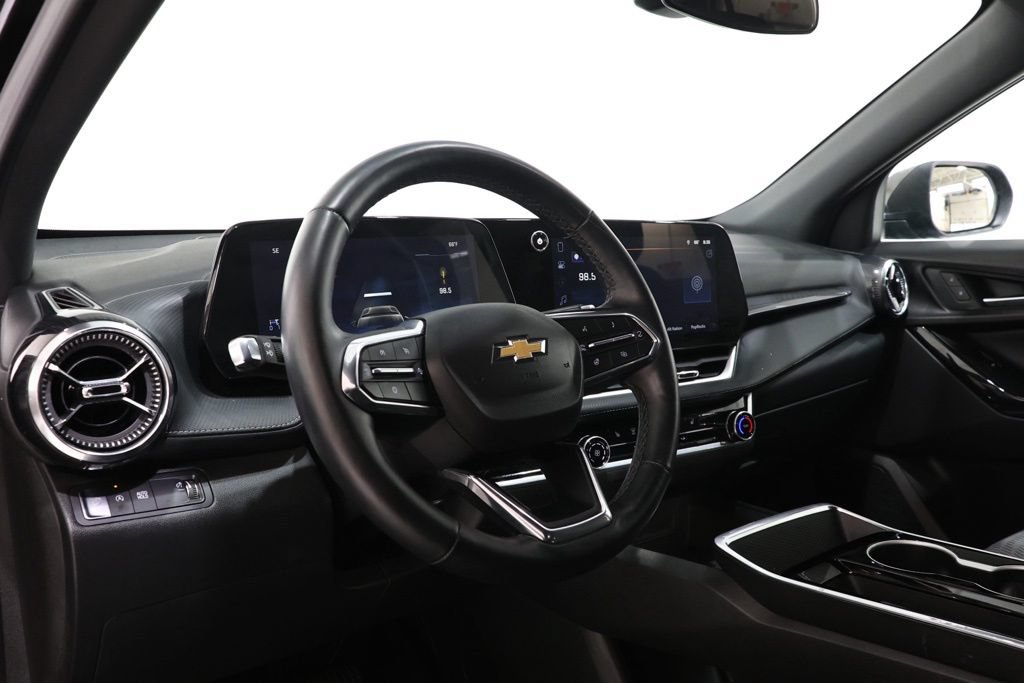 Used 2025 Chevrolet Equinox LT FWD image 13