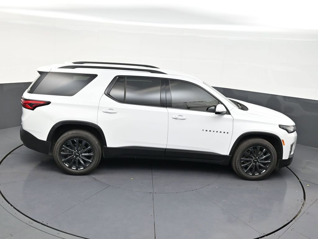 Used 2024 Chevrolet Traverse RS FWD image 17