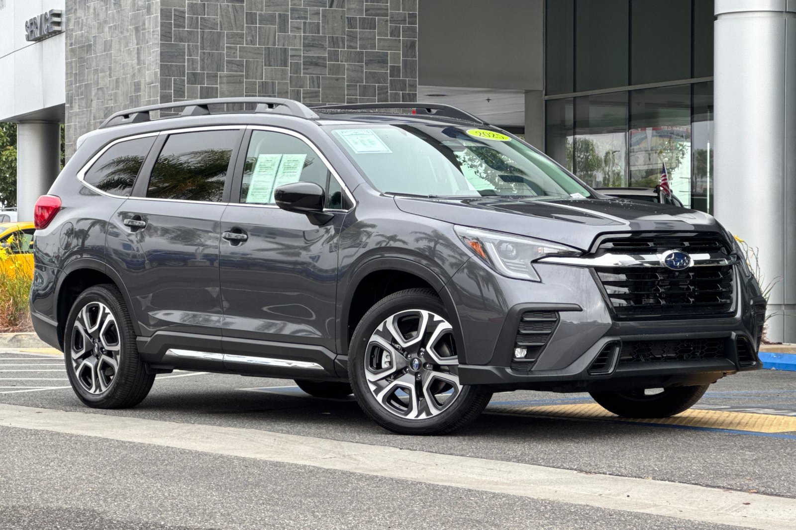 Used 2025 Subaru Ascent Limited AWD/4WD image 2