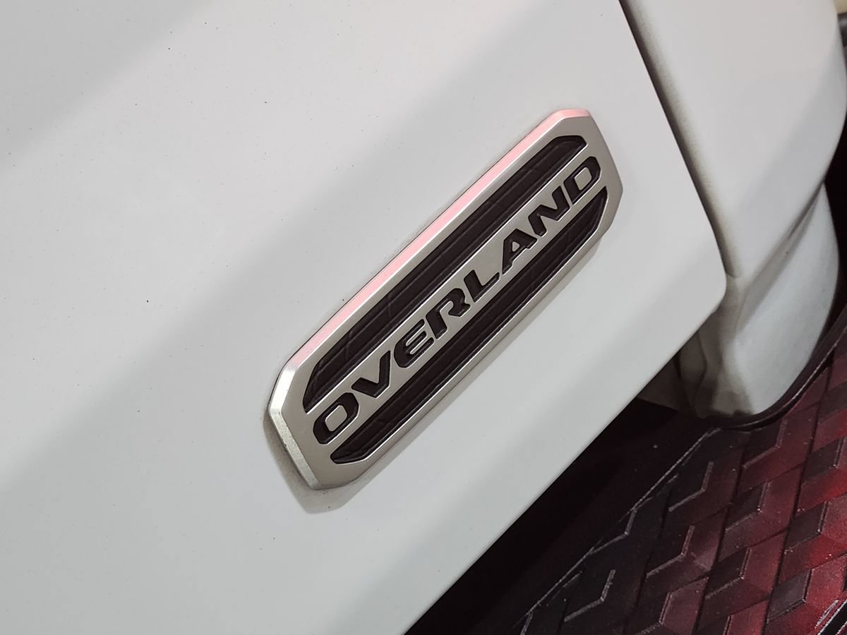 Used 2022 Jeep Gladiator Overland w/ LED Lighting Group AWD/4WD image 26