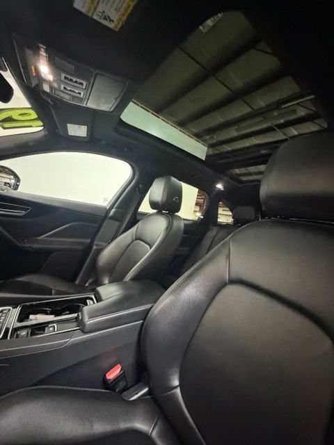 Used 2019 Jaguar F-PACE Premium AWD/4WD image 14