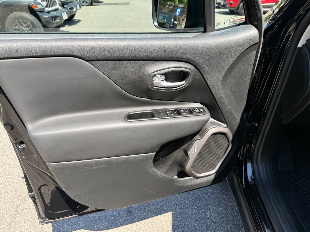 Used 2023 Jeep Renegade Latitude w/ Premium Group AWD/4WD image 20