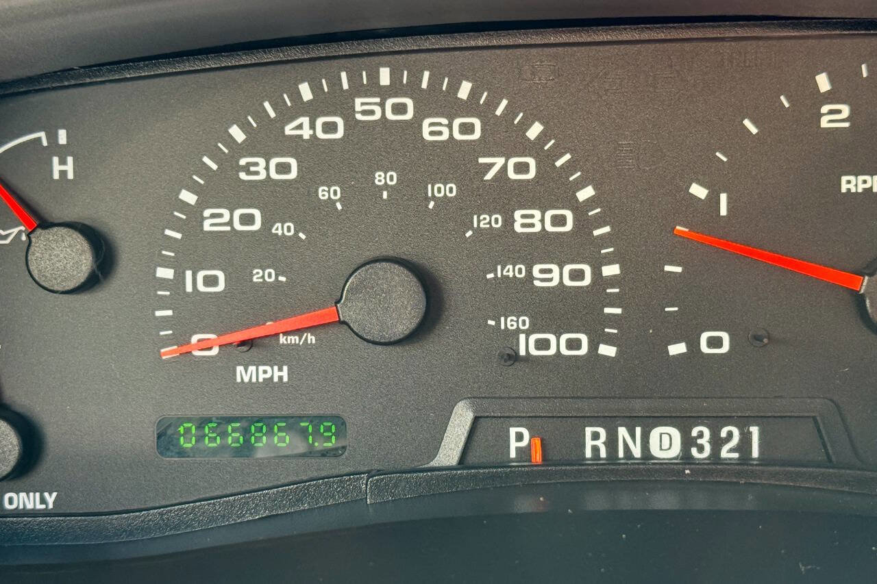 Used 2005 Ford Excursion XLT image 23