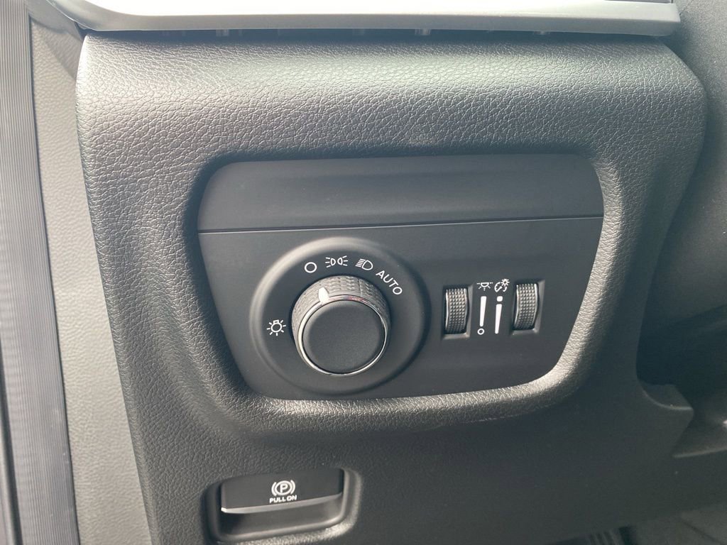 New 2025 Jeep Grand Cherokee L Altitude image 14