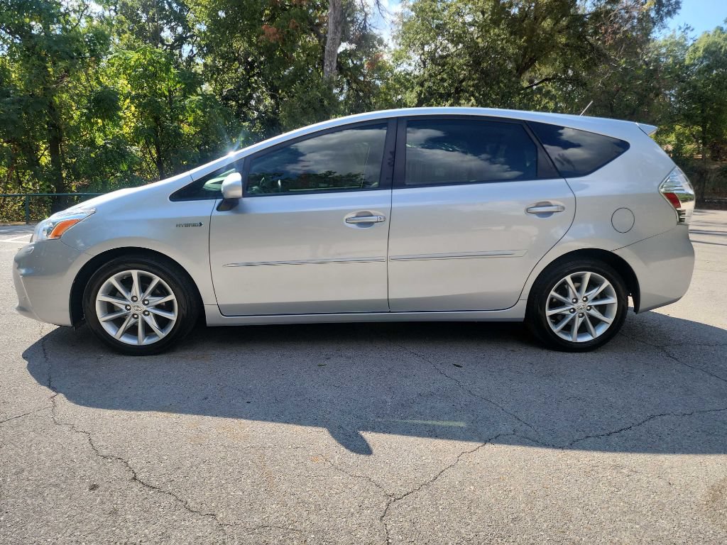Used 2014 Toyota Prius V Five FWD image 4