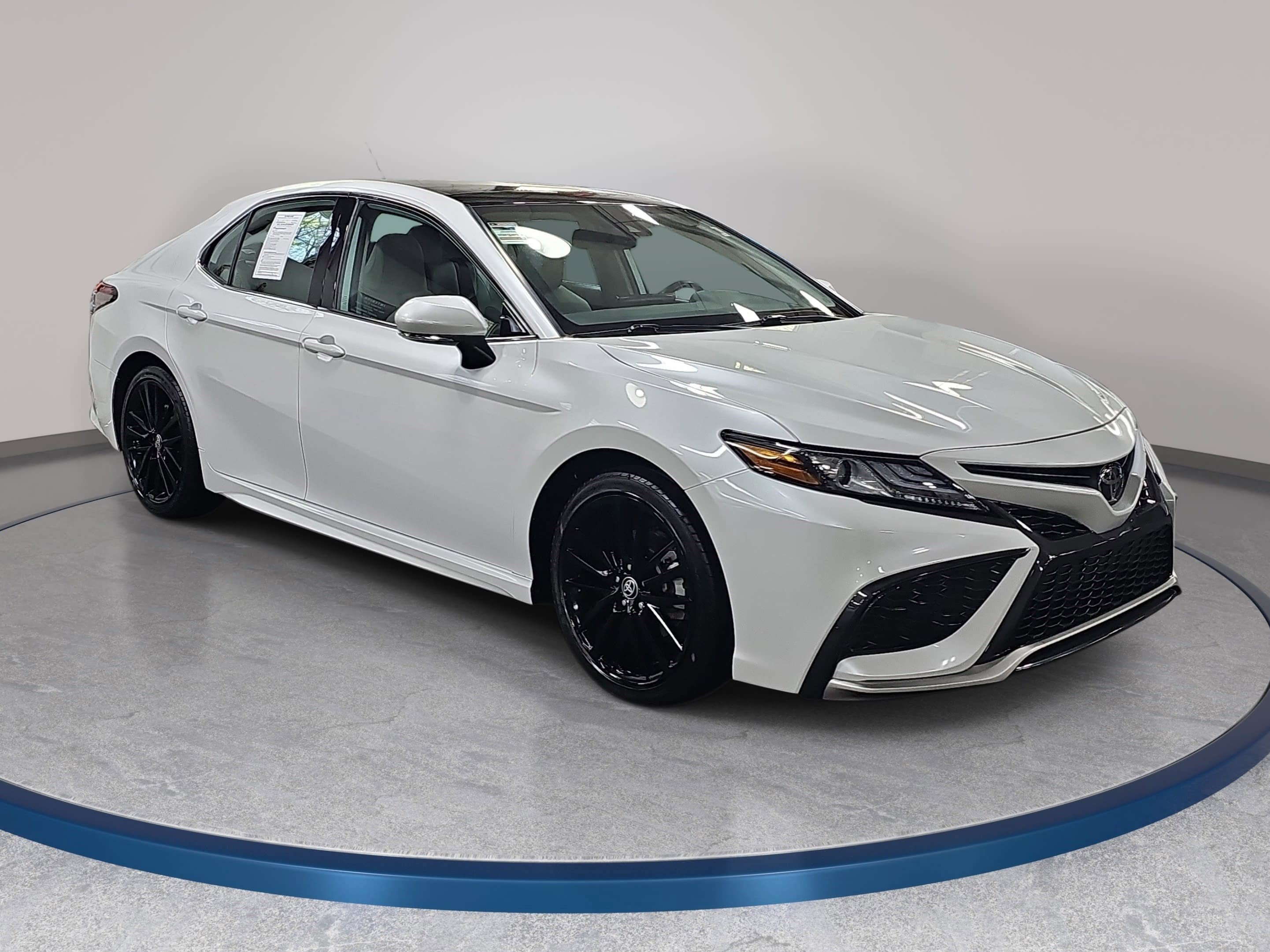 Used 2023 Toyota Camry XSE image 3