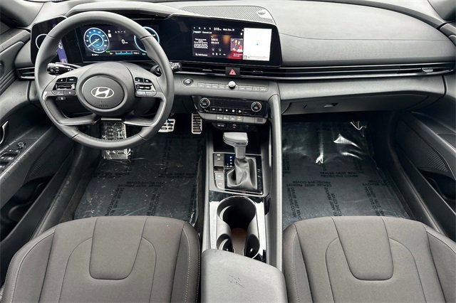 Used 2025 Hyundai Elantra SEL image 13