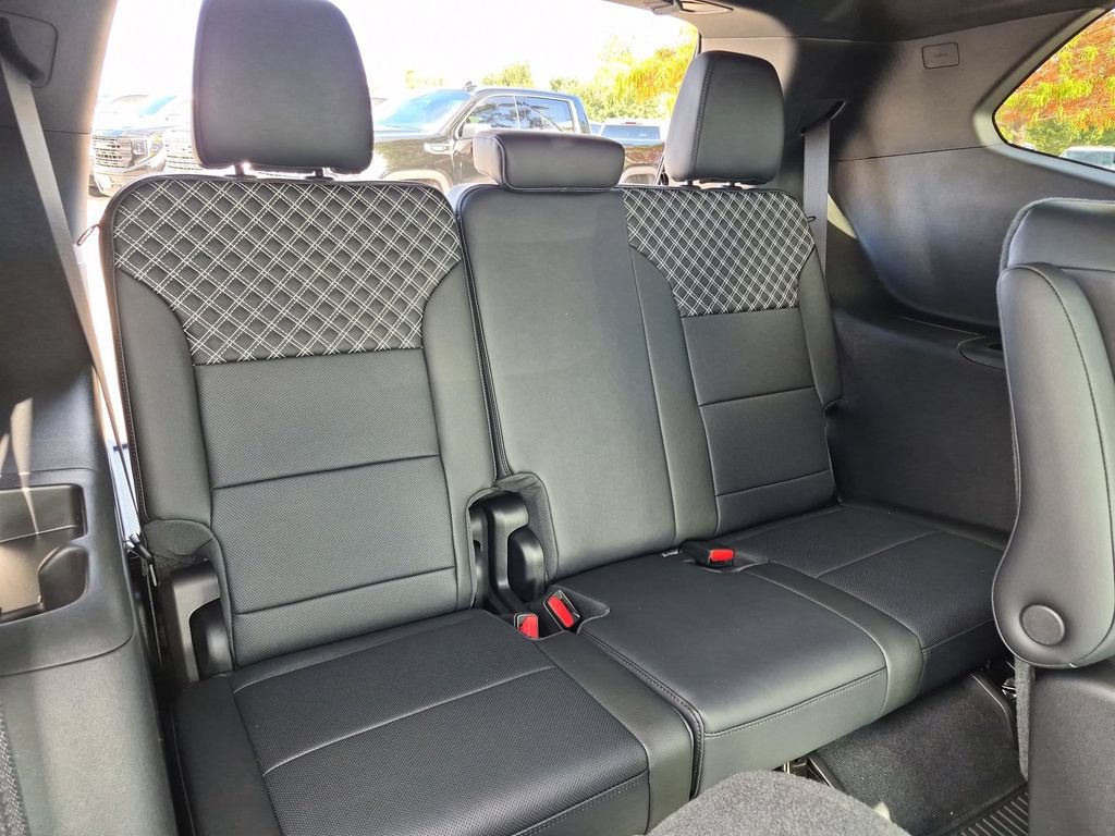 New 2027 GMC Acadia Denali w/ LPO, Floor Liner Package FWD image 37