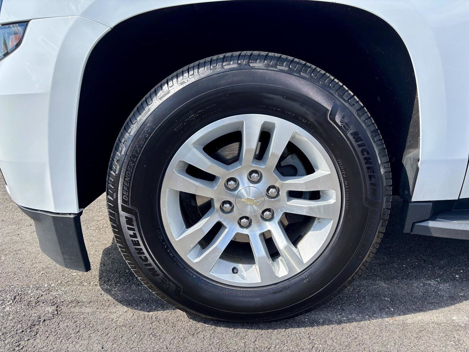 Used 2018 Chevrolet Suburban LT AWD/4WD image 36