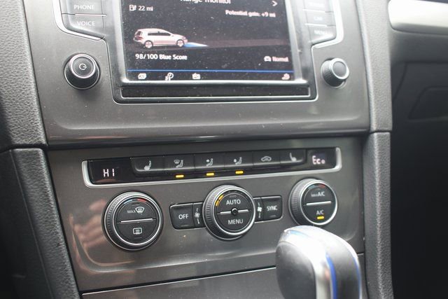 Used 2016 Volkswagen e-Golf SE image 18