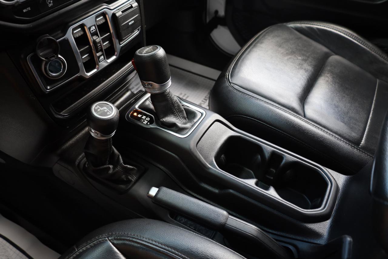 Used 2023 Jeep Gladiator Sport AWD/4WD image 11