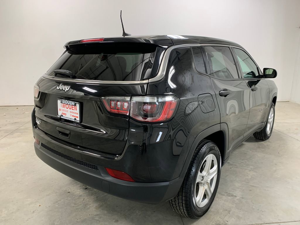 Used 2023 Jeep Compass Sport image 8