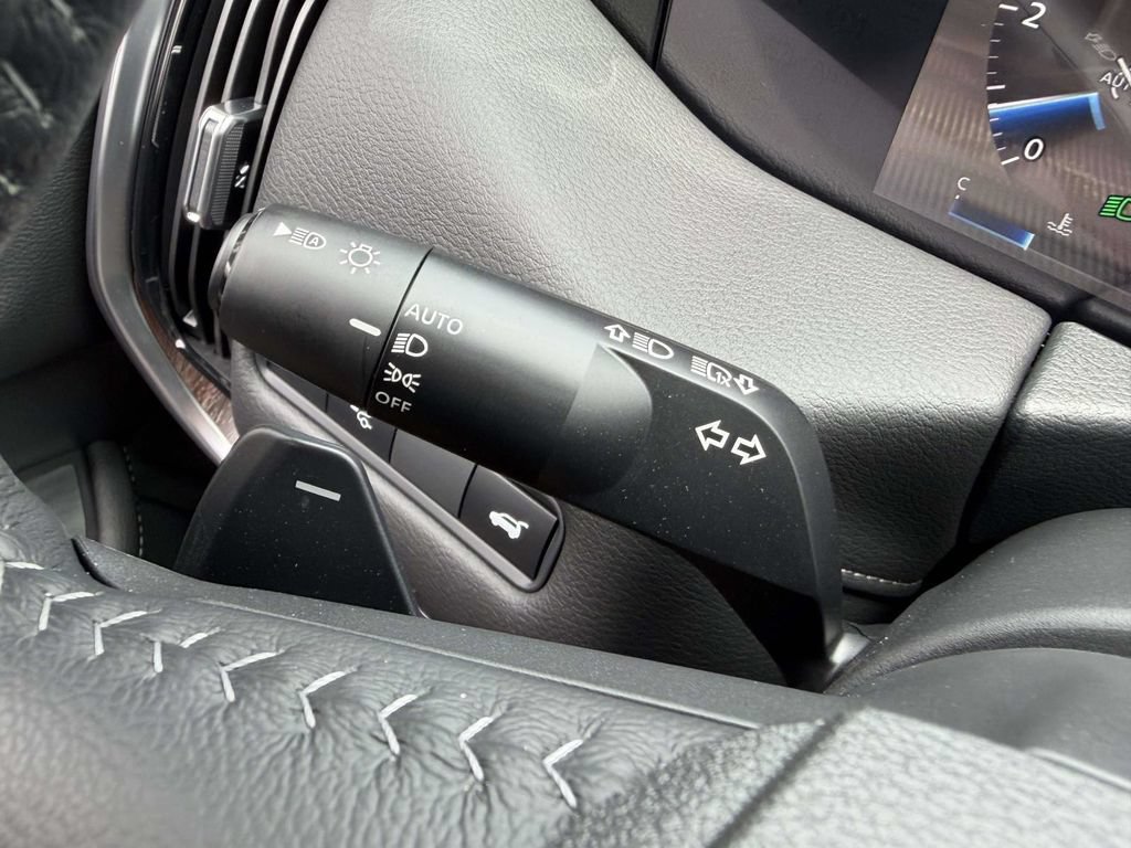 Used 2025 Nissan Armada SL AWD/4WD image 36
