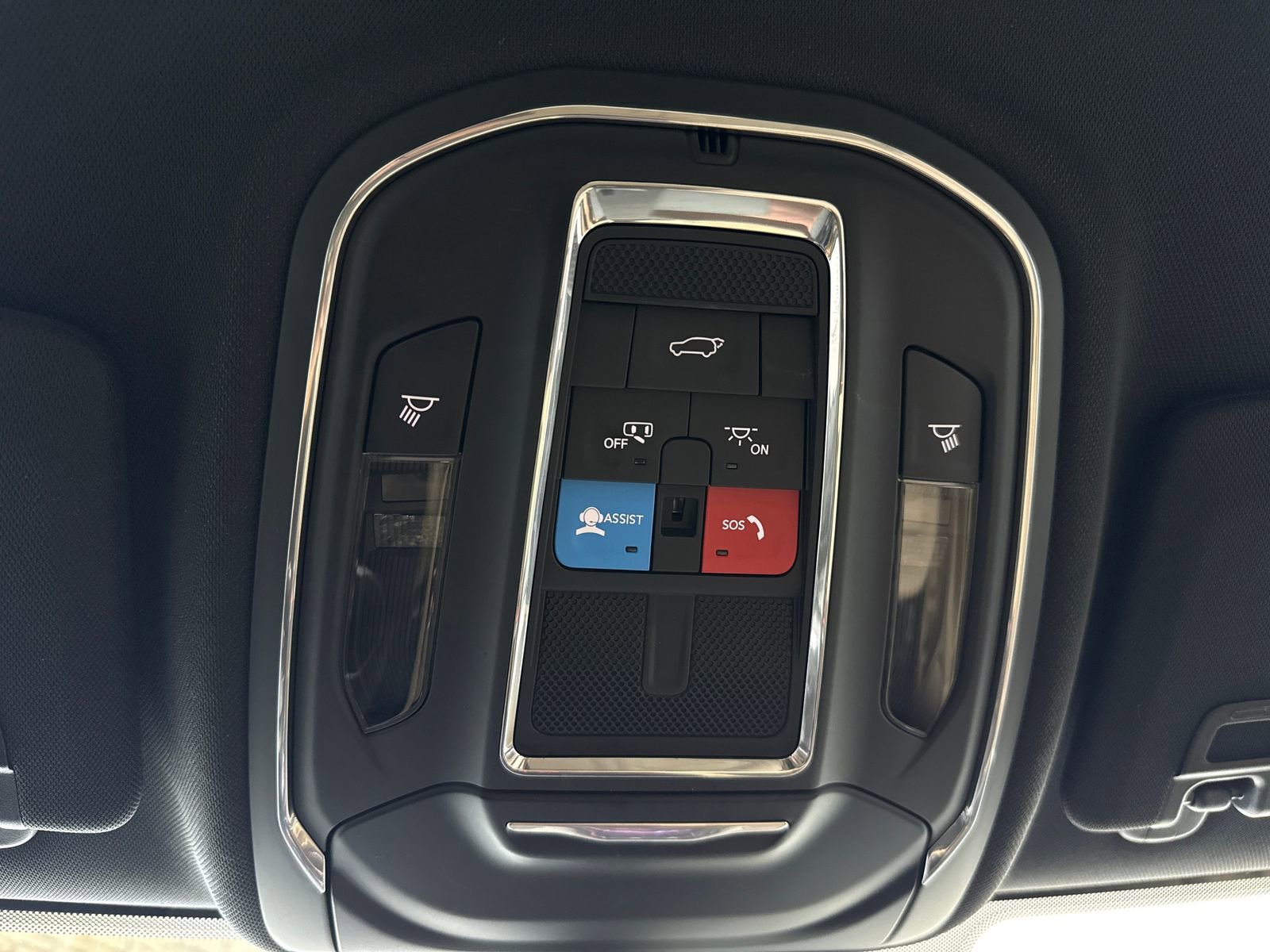 Used 2025 Jeep Grand Cherokee Limited w/ Black Appearance Package image 35