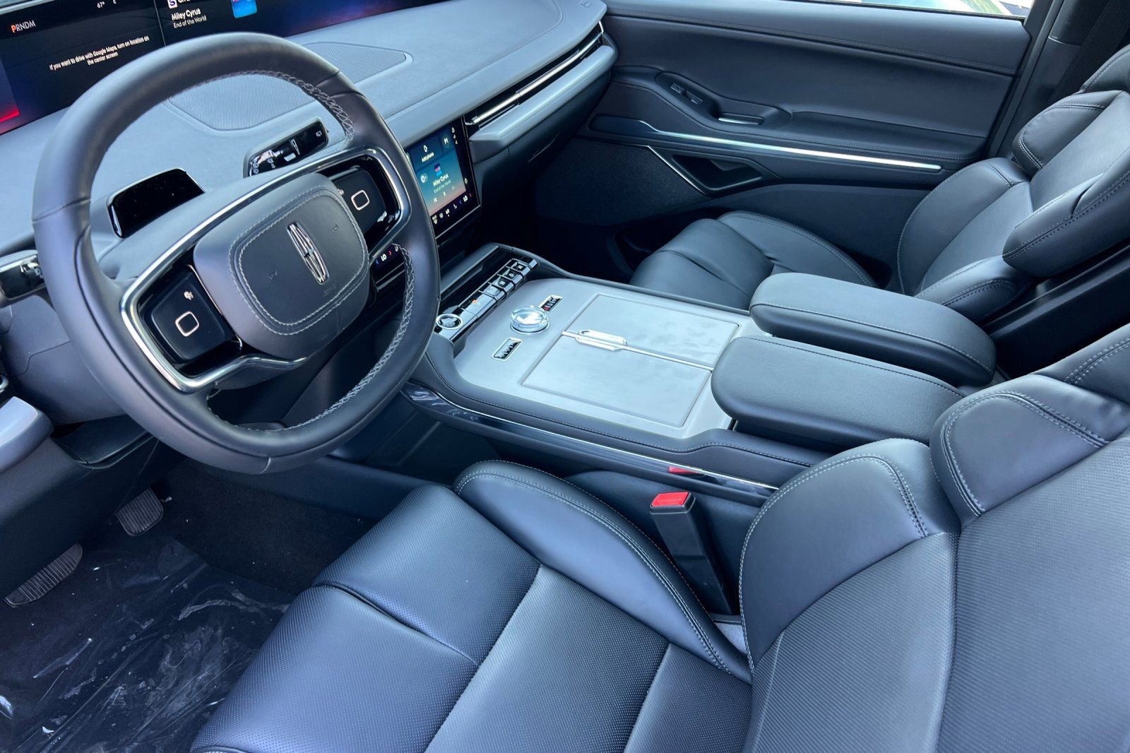 New 2026 Lincoln Navigator Reserve w/ Jet Appearance Package image 8