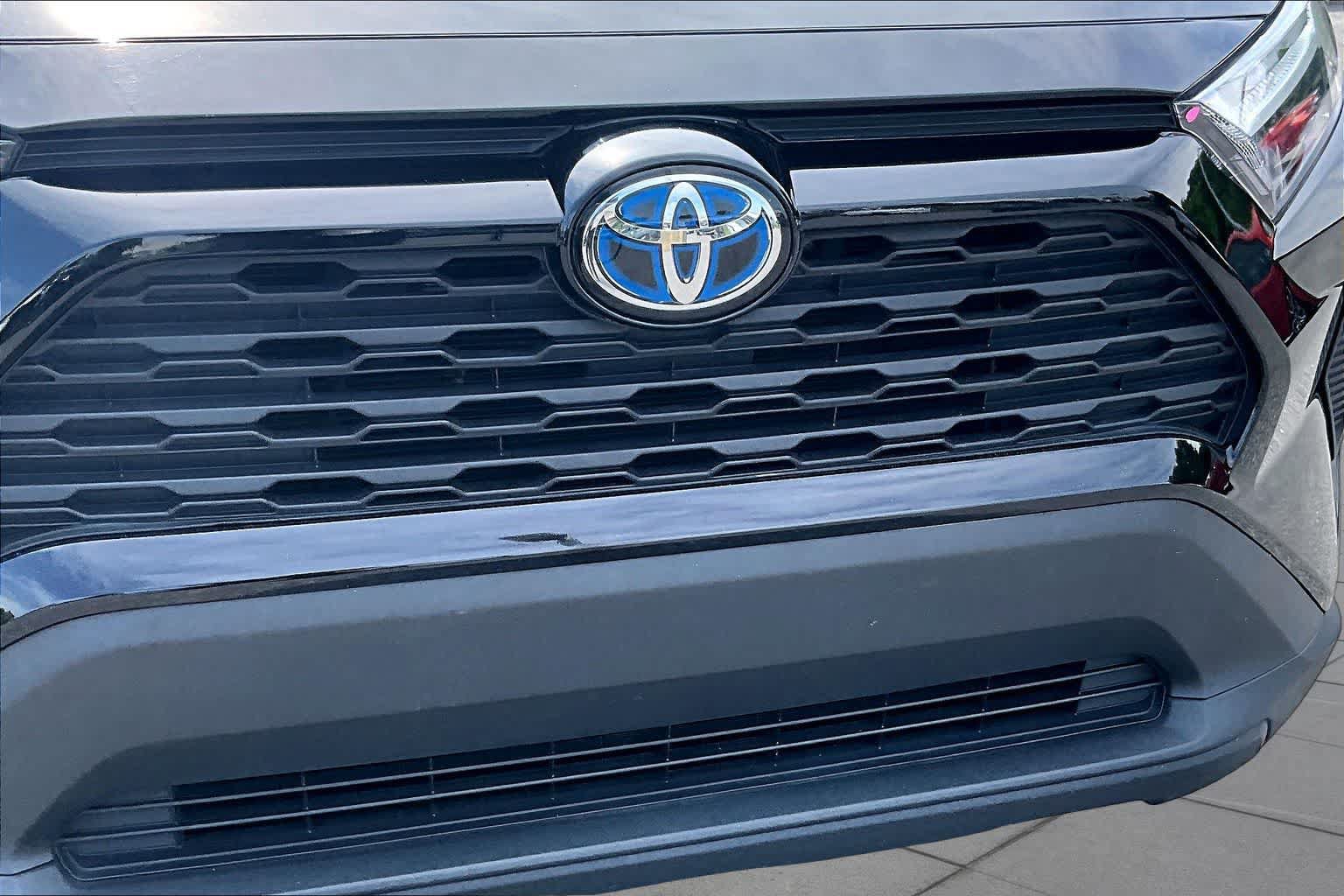 Used 2024 Toyota RAV4 XLE AWD/4WD image 29