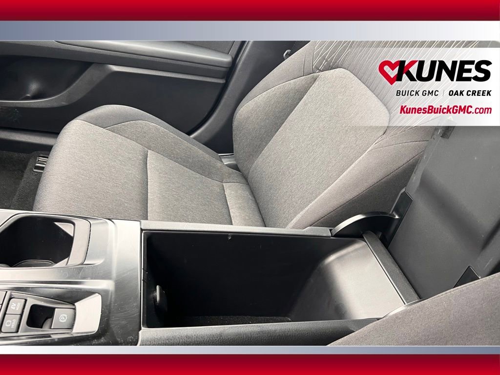 Used 2025 Toyota Camry SE image 17