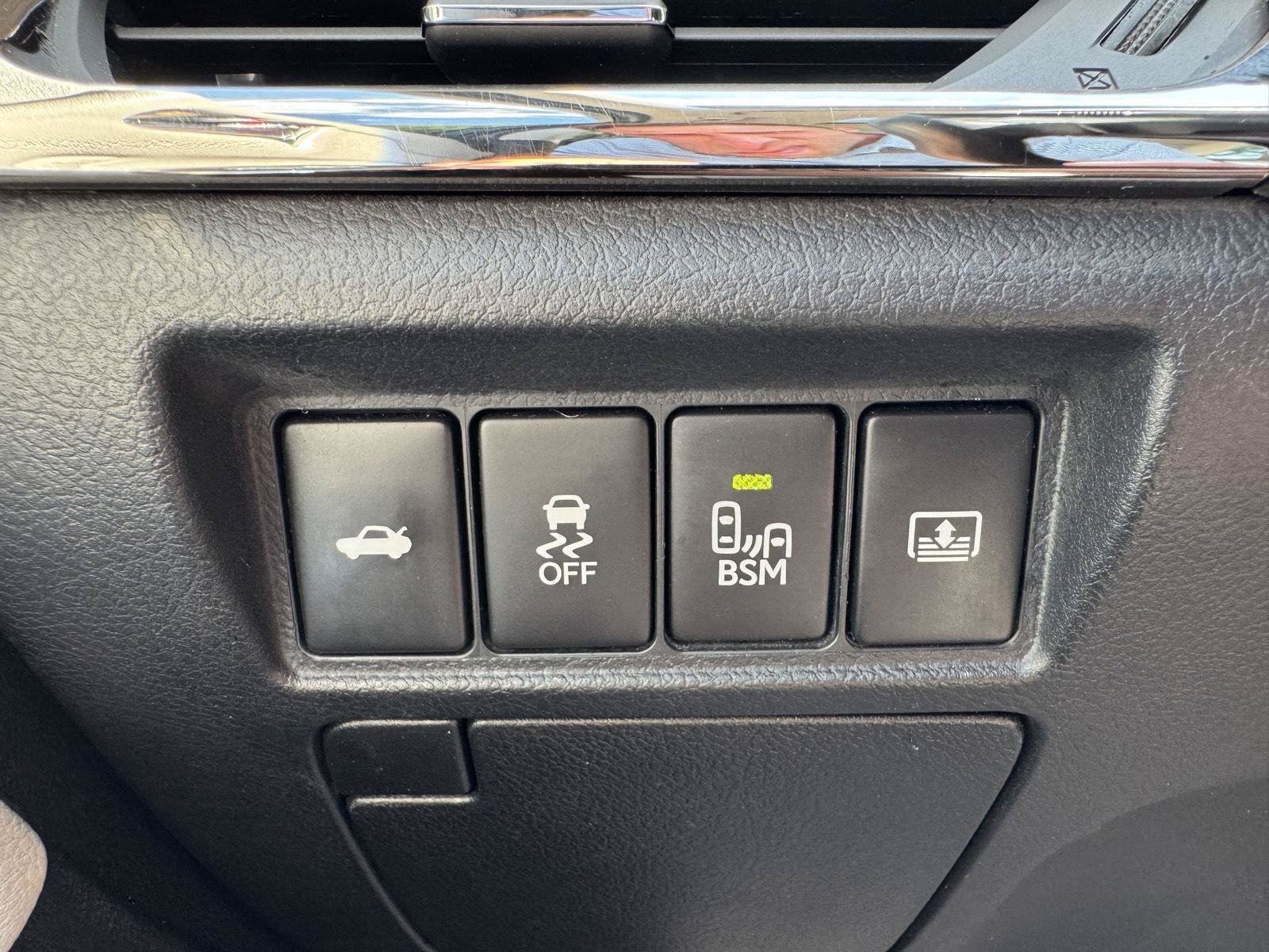 Used 2014 Toyota Avalon Limited w/ Technology Package FWD image 24