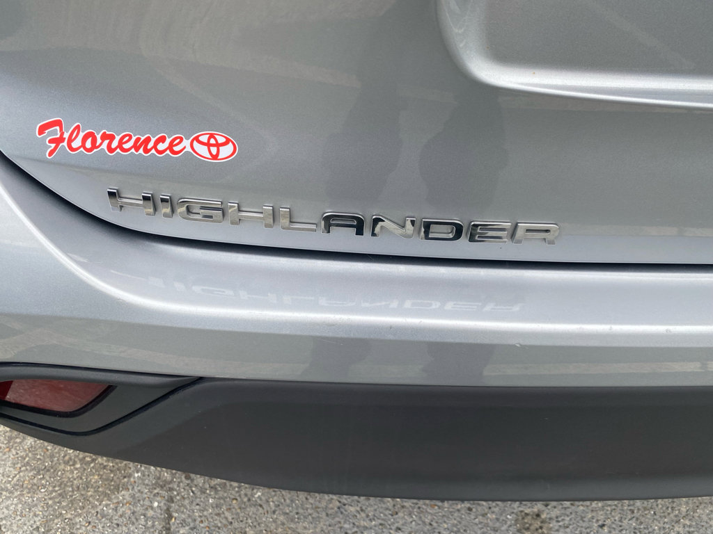 Used 2023 Toyota Highlander XLE image 11