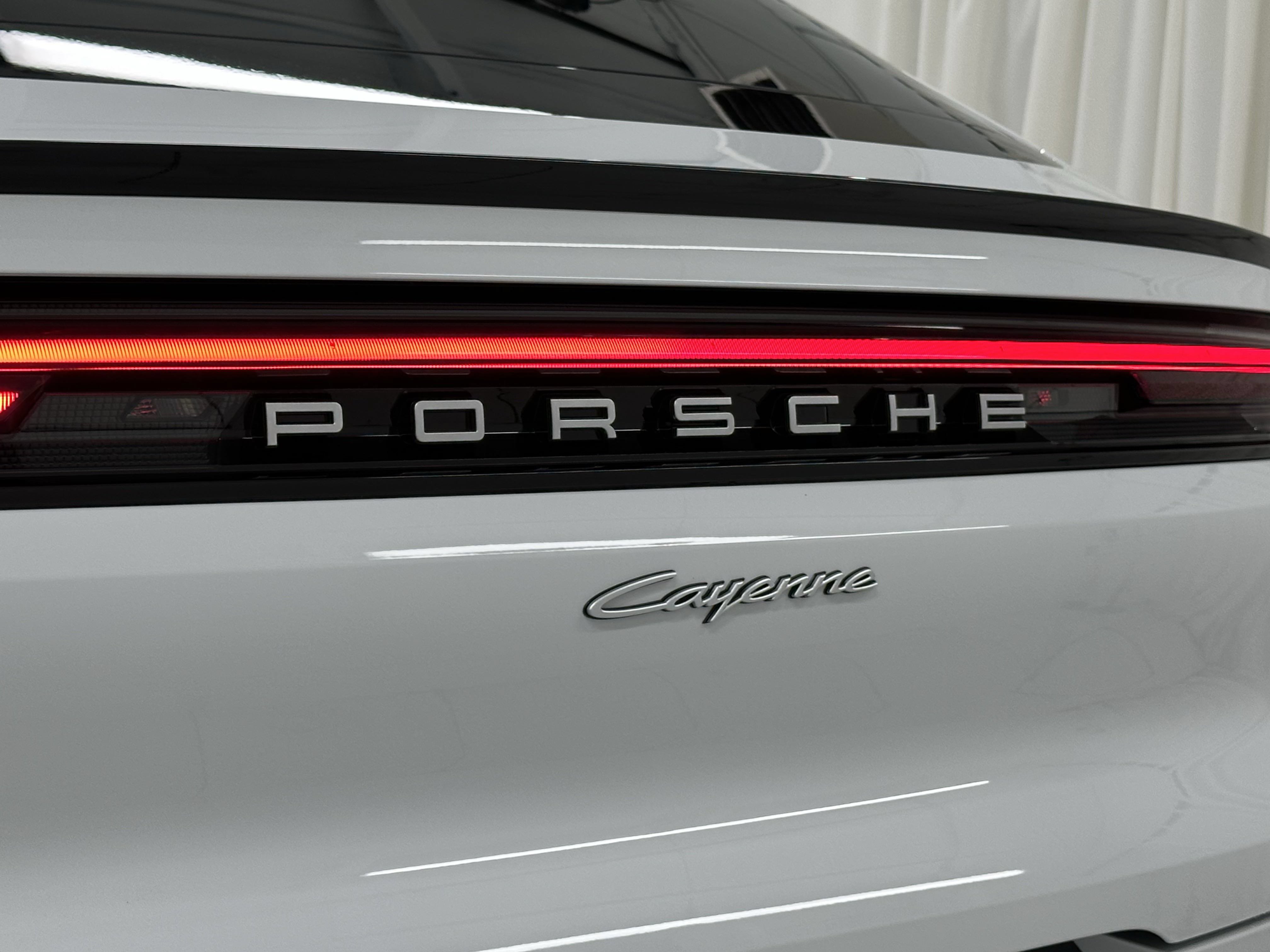 Used 2025 Porsche Cayenne E-Hybrid Coupe AWD/4WD image 62