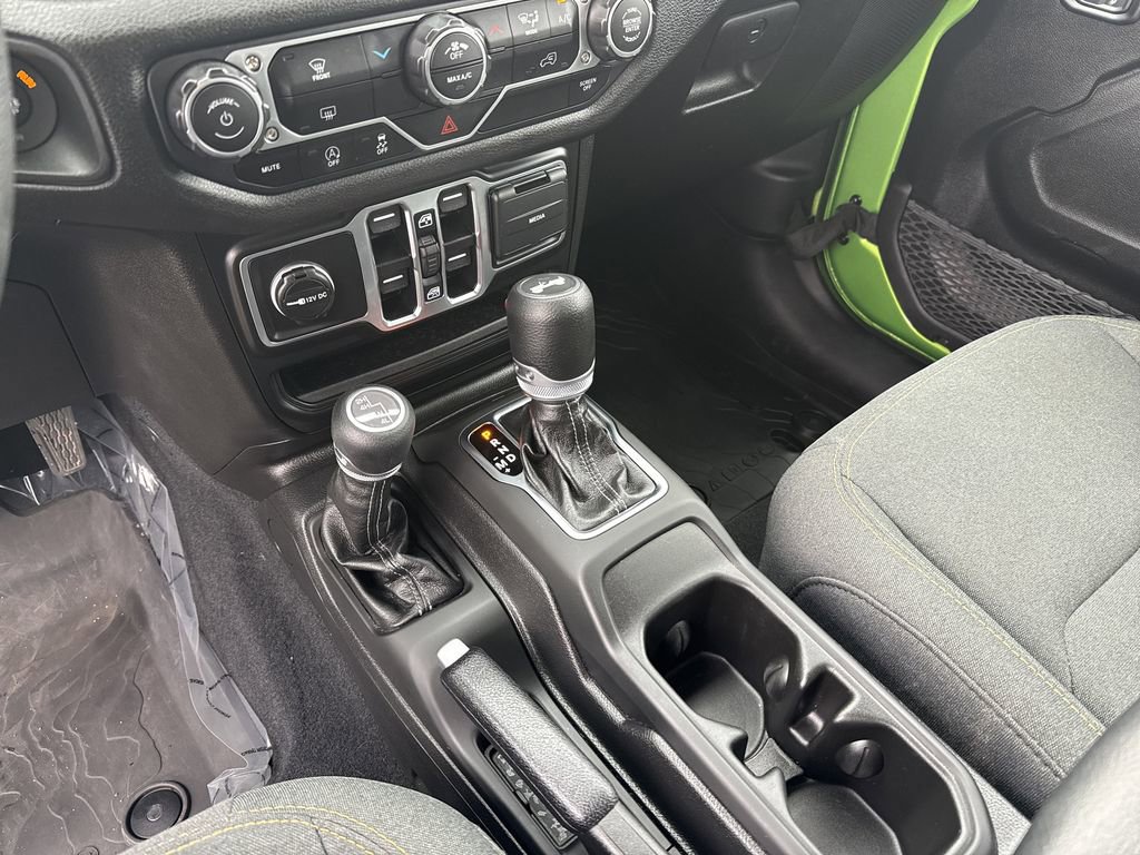 Used 2025 Jeep Wrangler Sport AWD/4WD image 22