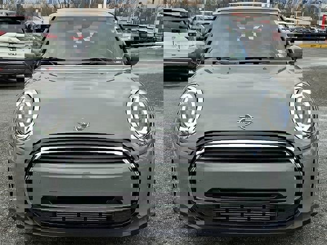 Used 2022 MINI Cooper 4-Door Hardtop image 2