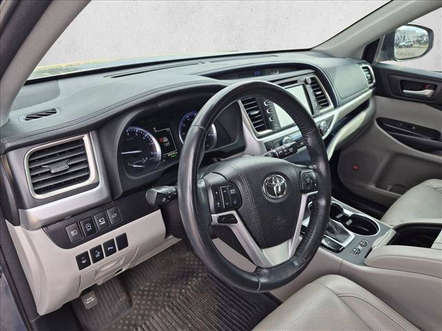 Used 2018 Toyota Highlander Limited Platinum AWD/4WD image 10