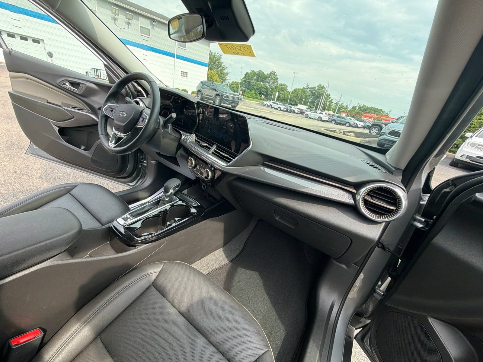 Used 2026 Chevrolet Trax ACTIV w/ Sunroof Package FWD image 29