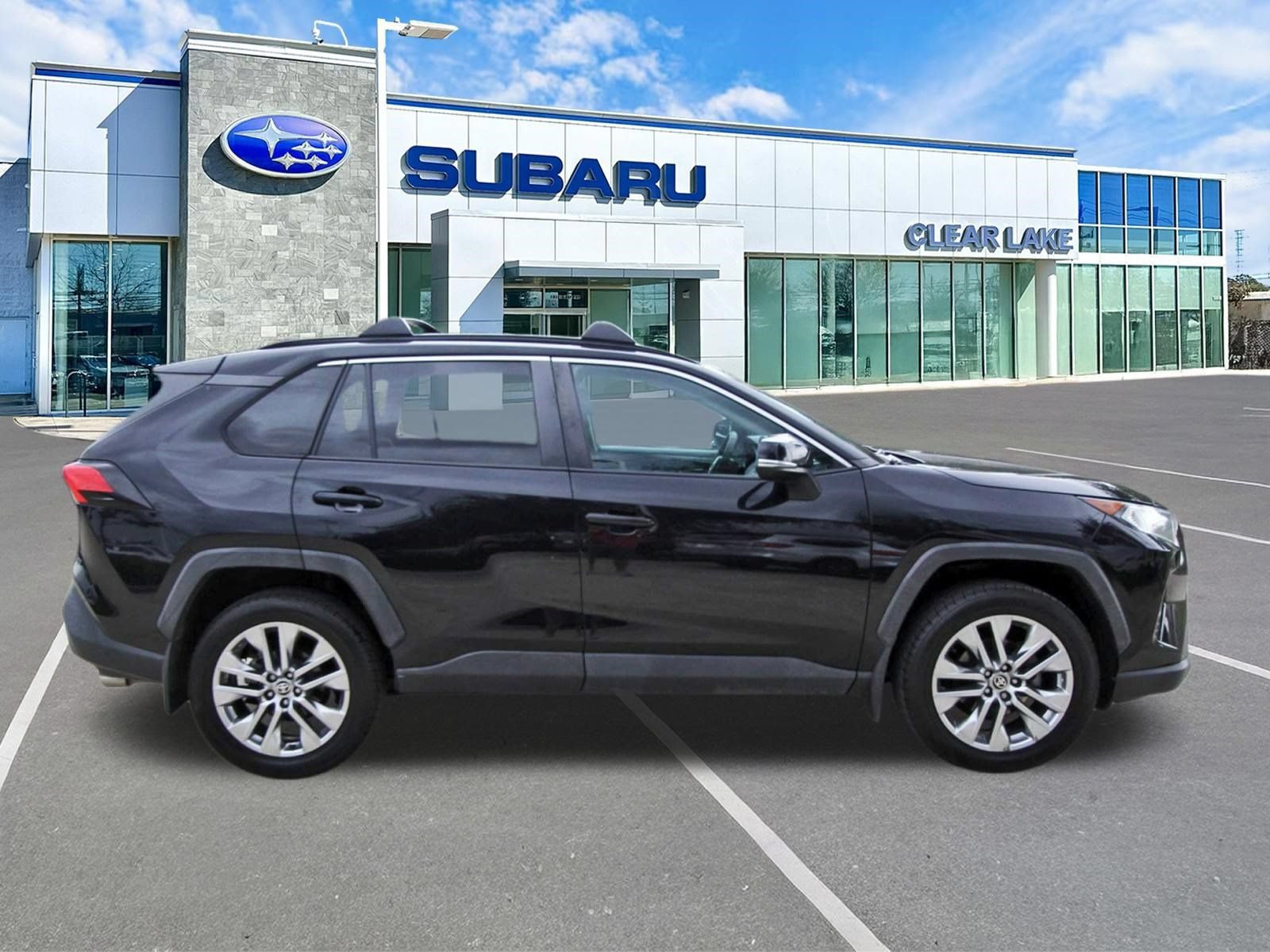 Used 2021 Toyota RAV4 XLE Premium FWD image 7