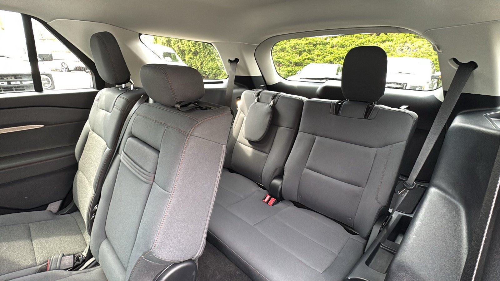 Used 2025 Ford Explorer Active AWD/4WD image 31