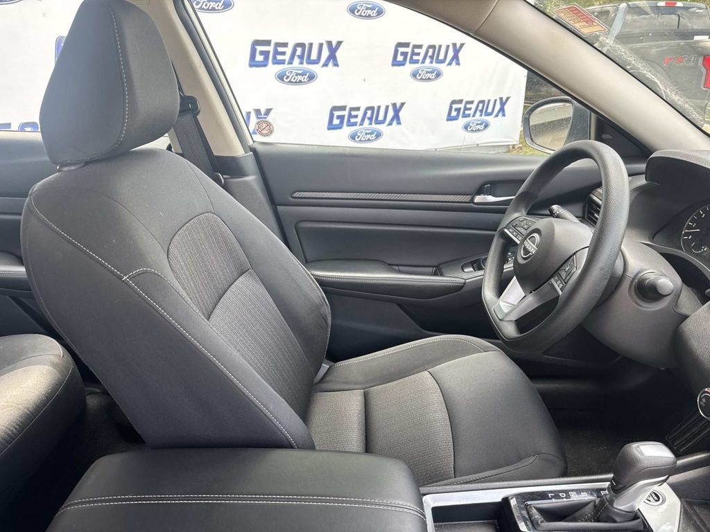 Used 2025 Nissan Altima 2.5 SV FWD image 21